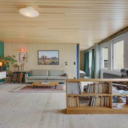 Unique Gem Overlooking The World Famous Bryggen Apartment